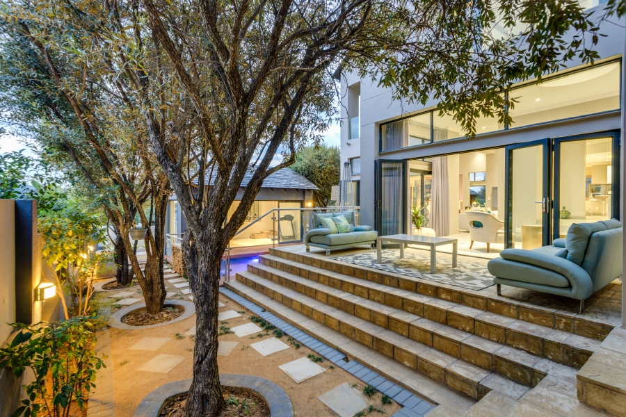 5 Bedroom Property for Sale in Helderfontein Estate Gauteng
