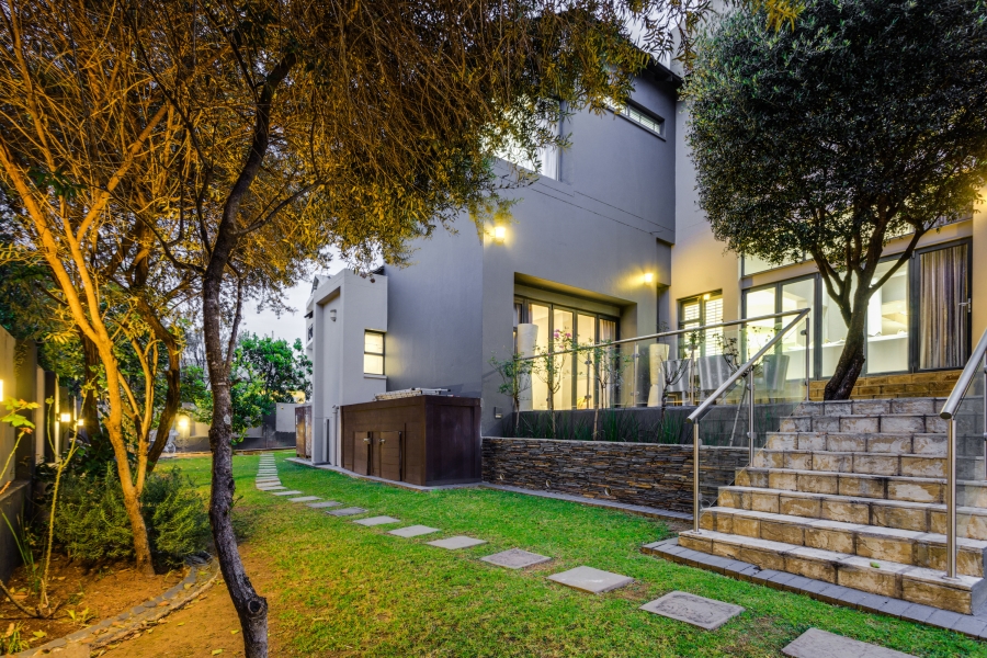 5 Bedroom Property for Sale in Helderfontein Estate Gauteng