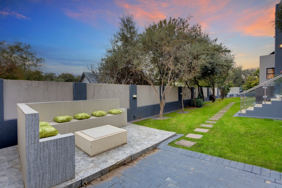 5 Bedroom Property for Sale in Helderfontein Estate Gauteng