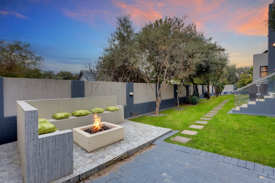 5 Bedroom Property for Sale in Helderfontein Estate Gauteng