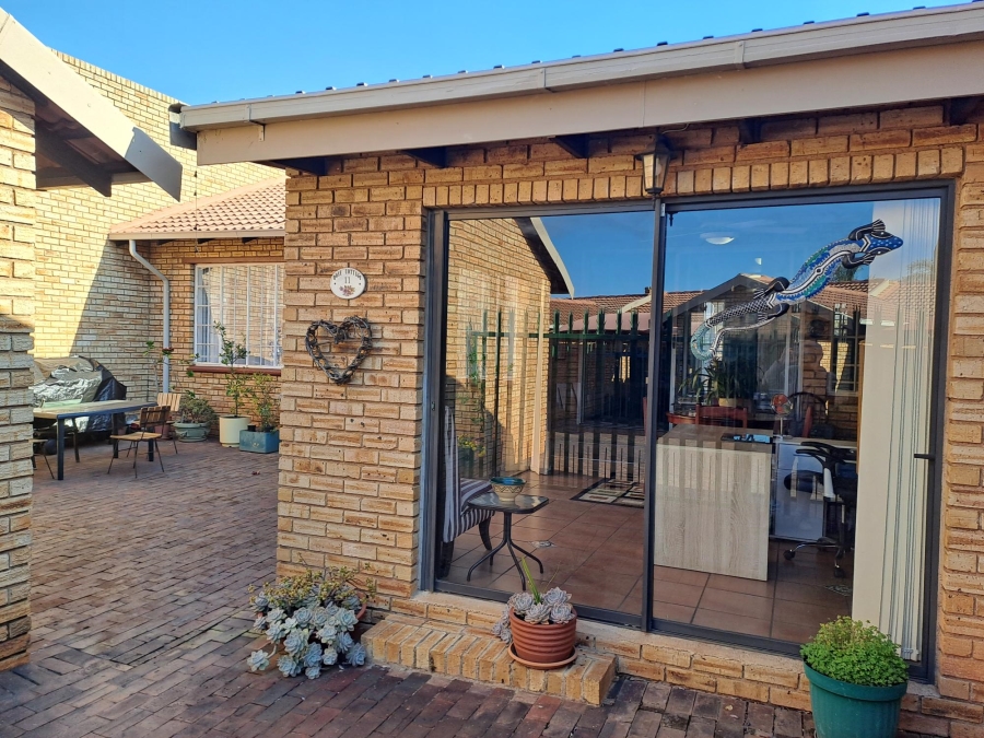 3 Bedroom Property for Sale in Noordheuwel Gauteng