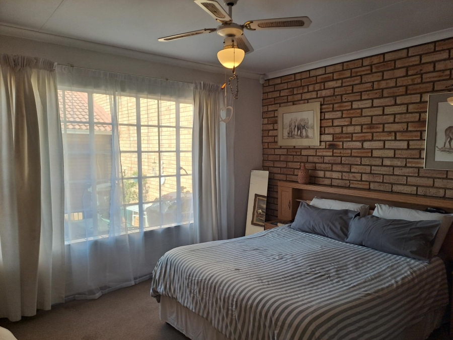 3 Bedroom Property for Sale in Noordheuwel Gauteng