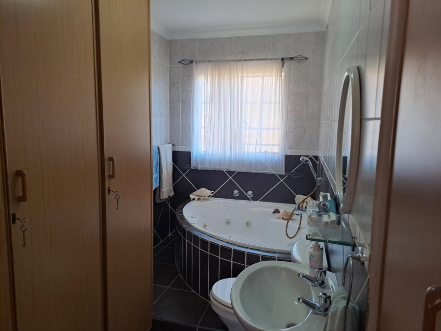 3 Bedroom Property for Sale in Noordheuwel Gauteng