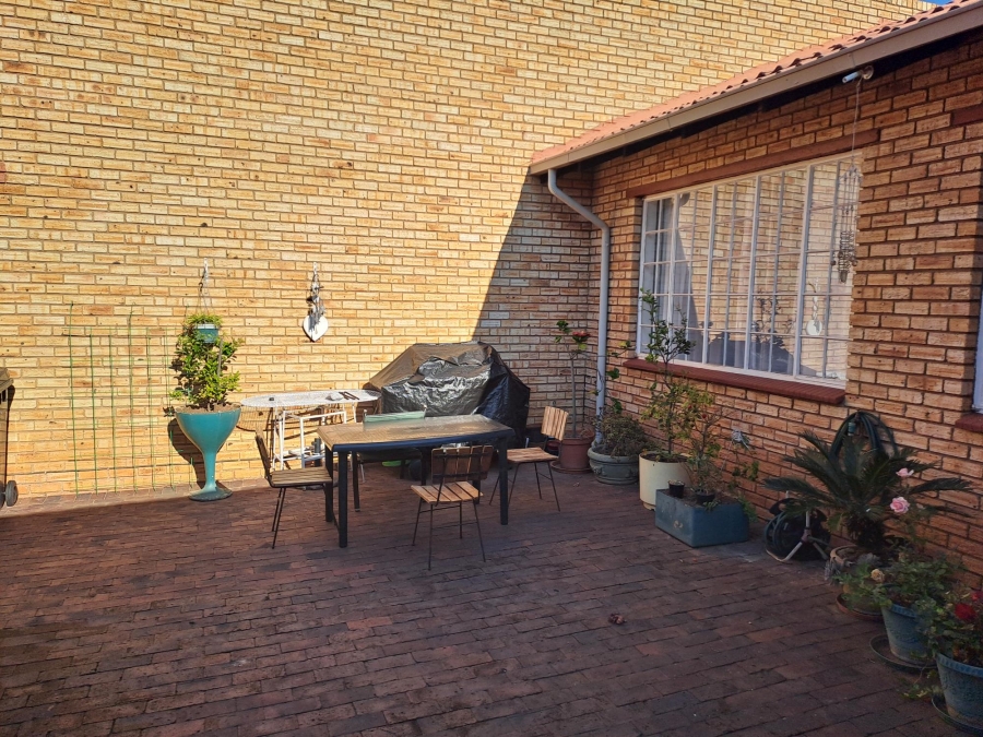 3 Bedroom Property for Sale in Noordheuwel Gauteng