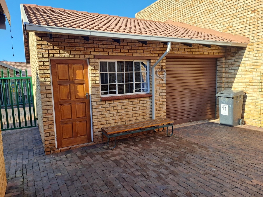 3 Bedroom Property for Sale in Noordheuwel Gauteng