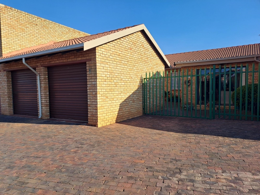 3 Bedroom Property for Sale in Noordheuwel Gauteng