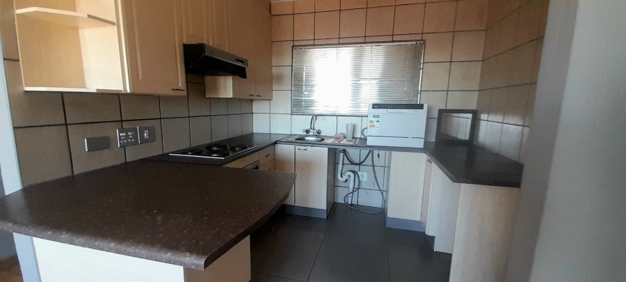 To Let 2 Bedroom Property for Rent in Constantia Kloof Gauteng