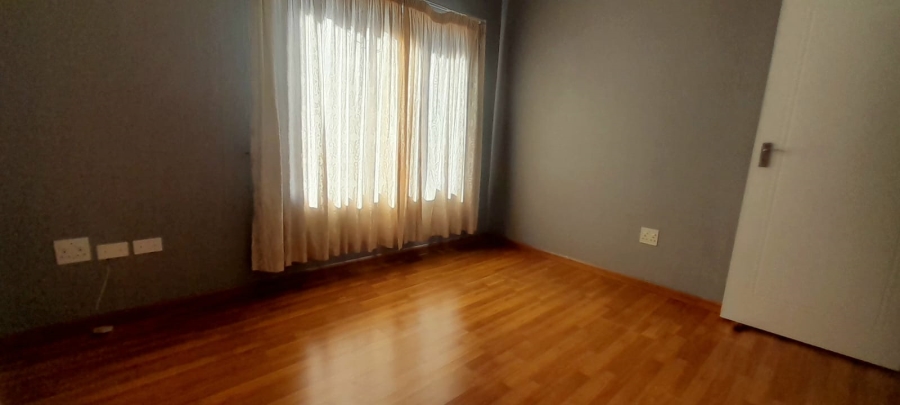To Let 2 Bedroom Property for Rent in Constantia Kloof Gauteng