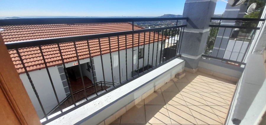 To Let 2 Bedroom Property for Rent in Constantia Kloof Gauteng