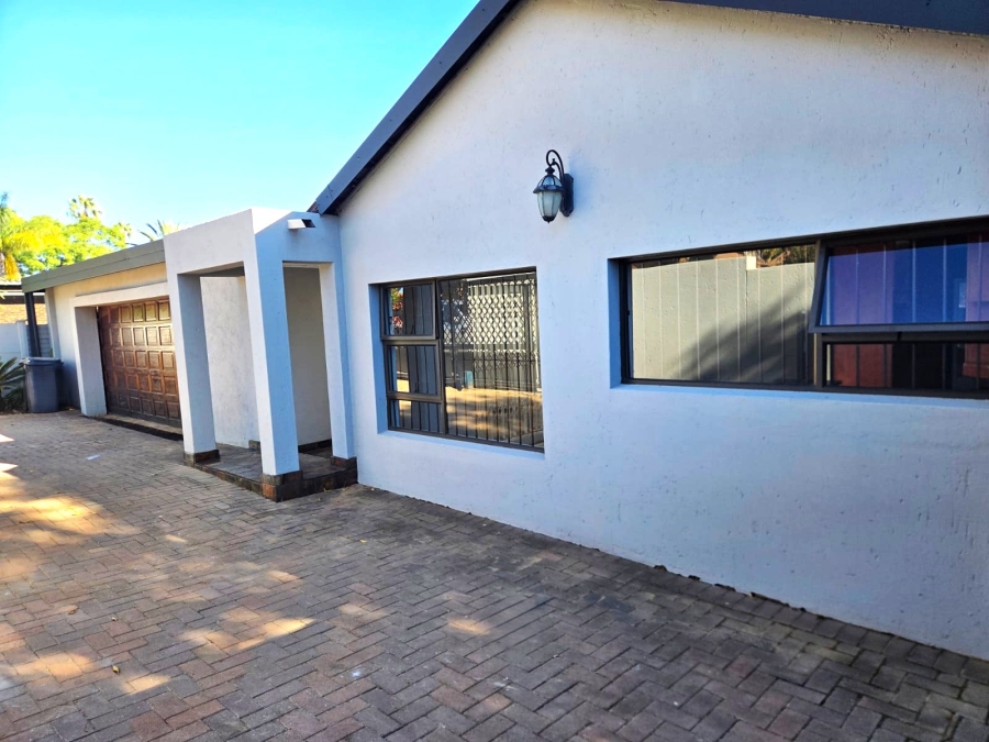 4 Bedroom Property for Sale in Garsfontein Gauteng