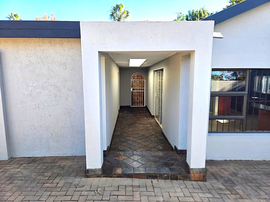4 Bedroom Property for Sale in Garsfontein Gauteng