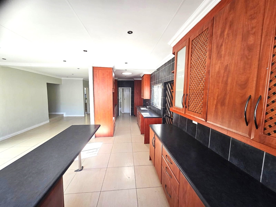 4 Bedroom Property for Sale in Garsfontein Gauteng
