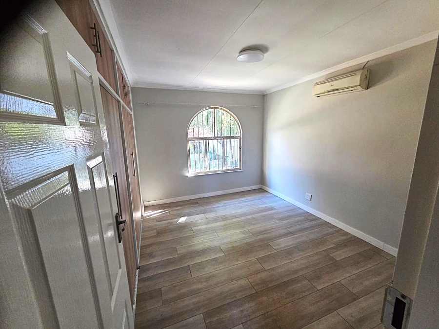 4 Bedroom Property for Sale in Garsfontein Gauteng