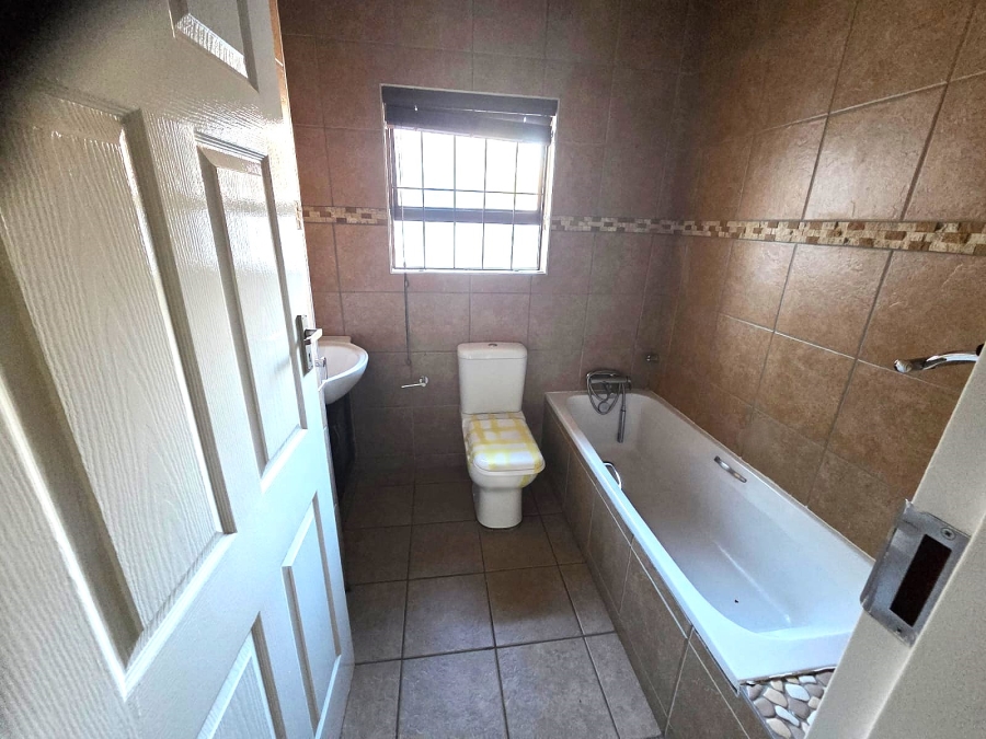 4 Bedroom Property for Sale in Garsfontein Gauteng