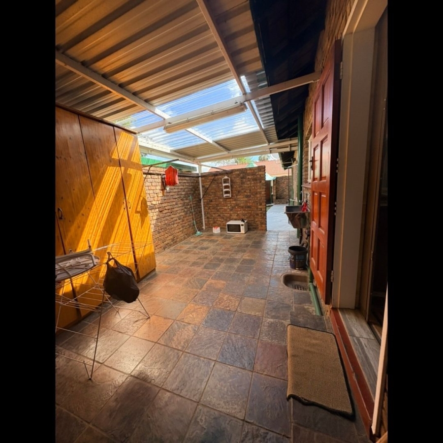 5 Bedroom Property for Sale in Christoburg Gauteng