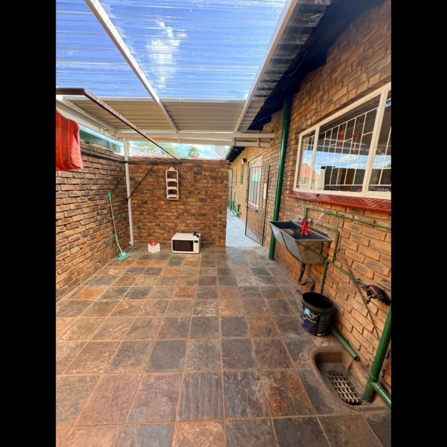 5 Bedroom Property for Sale in Christoburg Gauteng