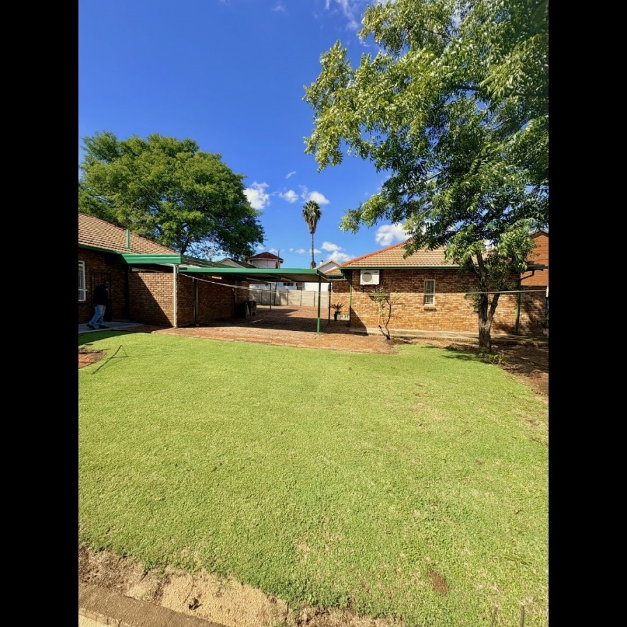 5 Bedroom Property for Sale in Christoburg Gauteng