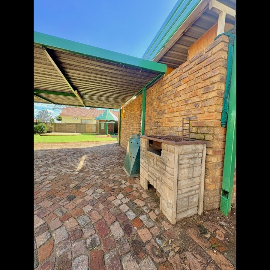 5 Bedroom Property for Sale in Christoburg Gauteng
