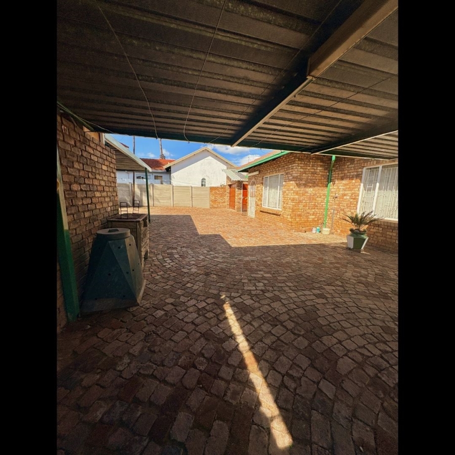 5 Bedroom Property for Sale in Christoburg Gauteng