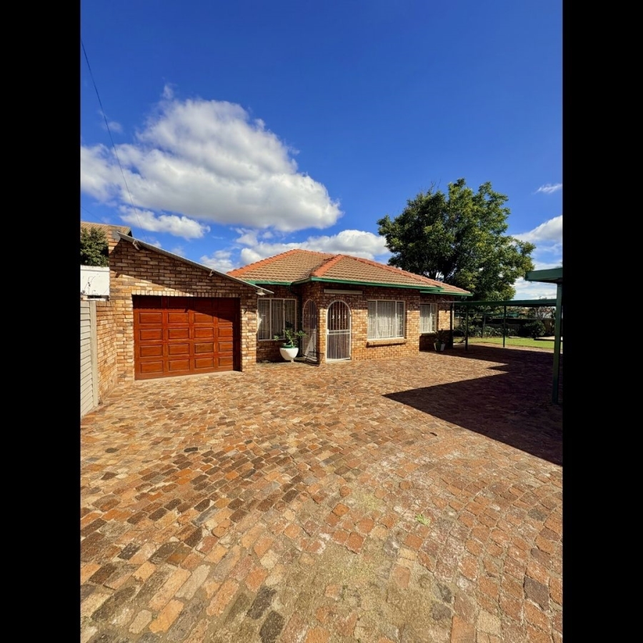 5 Bedroom Property for Sale in Christoburg Gauteng