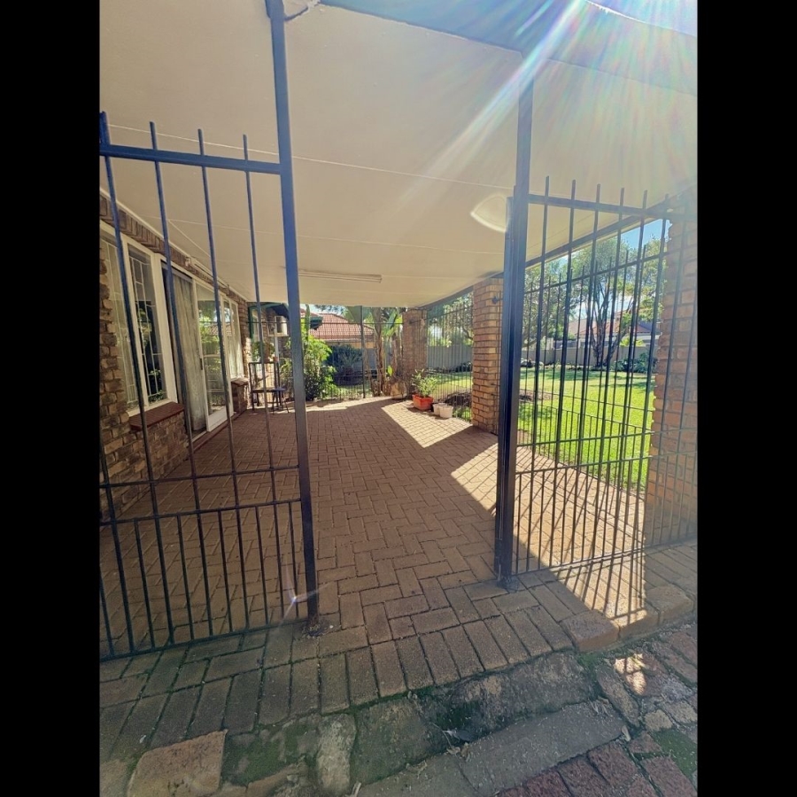 5 Bedroom Property for Sale in Christoburg Gauteng
