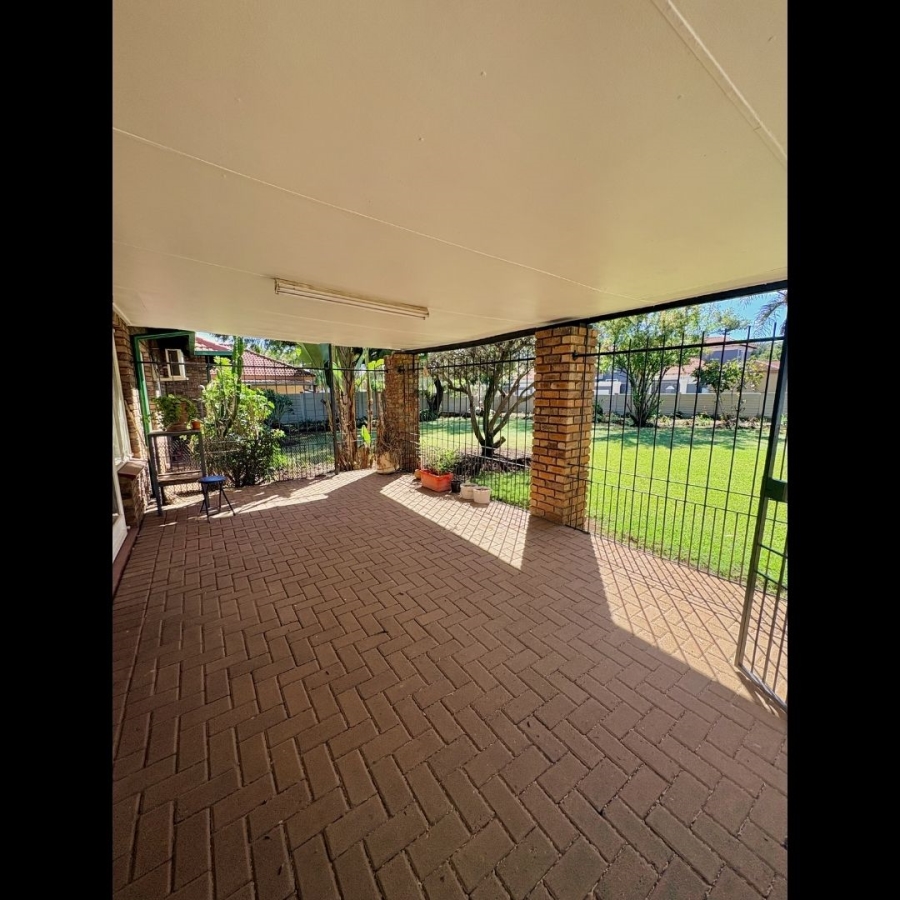 5 Bedroom Property for Sale in Christoburg Gauteng