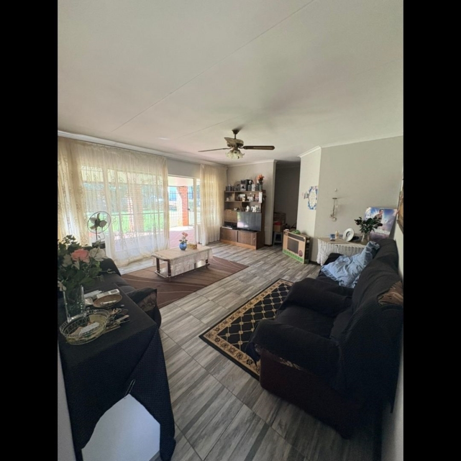 5 Bedroom Property for Sale in Christoburg Gauteng