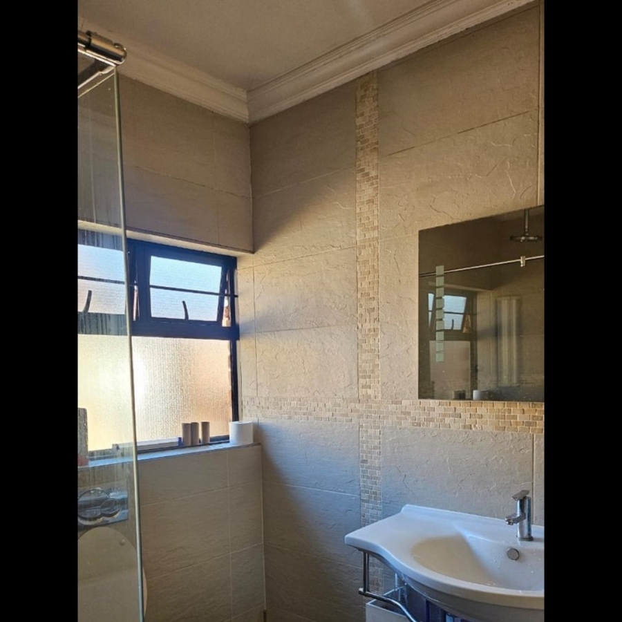 5 Bedroom Property for Sale in Christoburg Gauteng