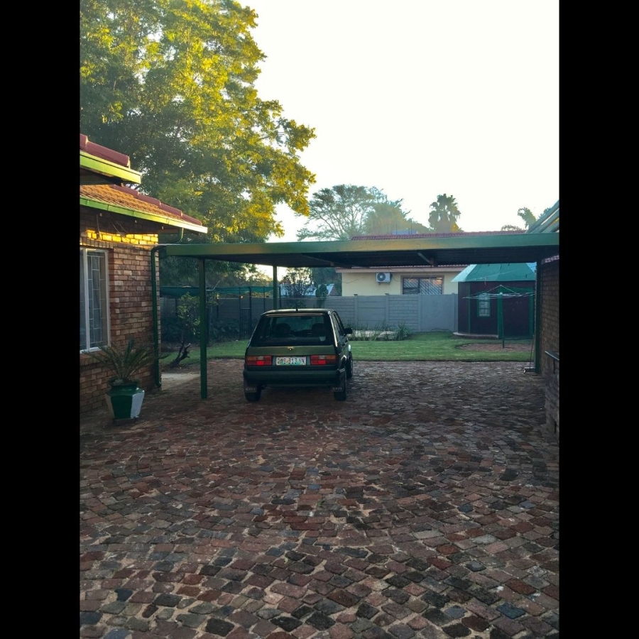 5 Bedroom Property for Sale in Christoburg Gauteng