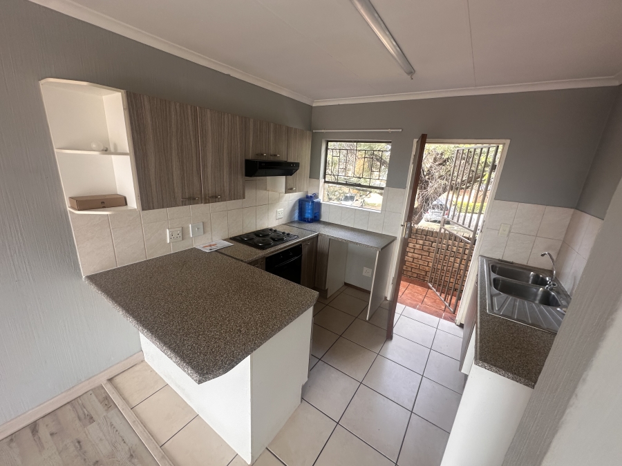 To Let 2 Bedroom Property for Rent in Amorosa Gauteng