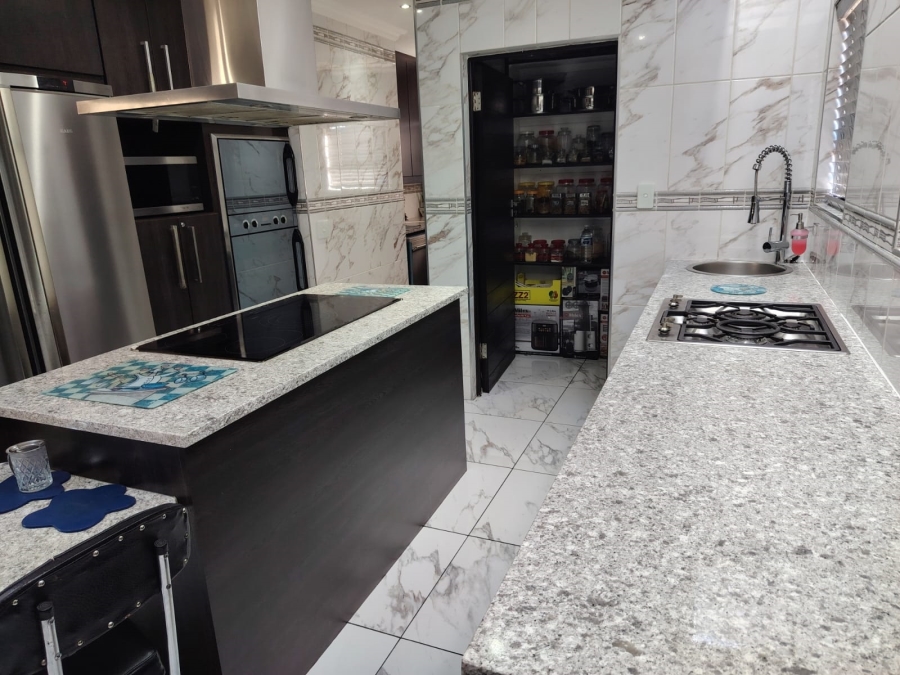 4 Bedroom Property for Sale in Bartlett Gauteng