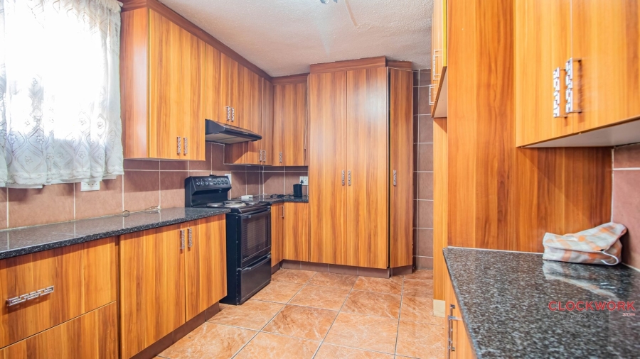 7 Bedroom Property for Sale in Actonville Gauteng