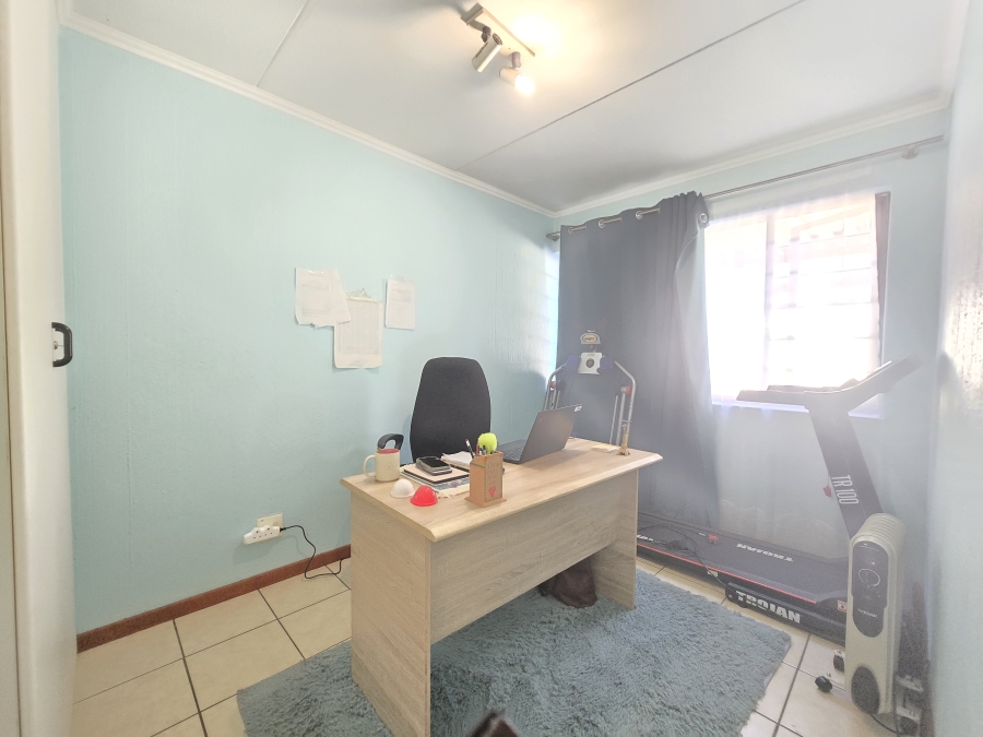 2 Bedroom Property for Sale in Sunninghill Gauteng