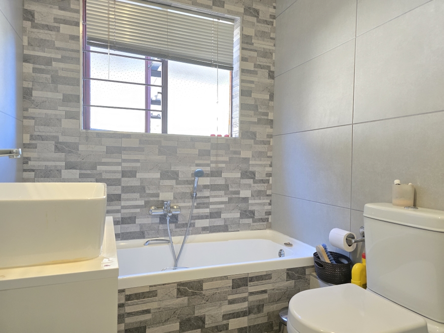 2 Bedroom Property for Sale in Sunninghill Gauteng