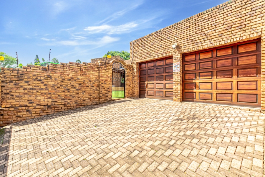 3 Bedroom Property for Sale in Noordheuwel Gauteng