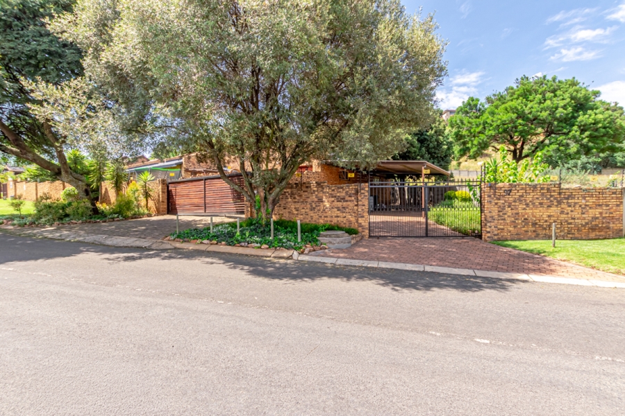 3 Bedroom Property for Sale in Noordheuwel Gauteng