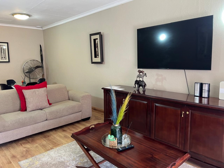 To Let 2 Bedroom Property for Rent in Woodmead Gauteng