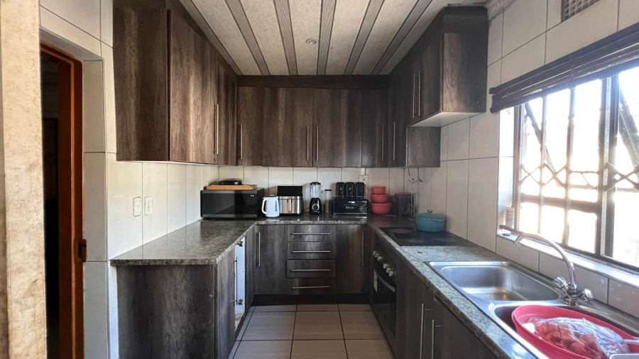2 Bedroom Property for Sale in Etwatwa Gauteng