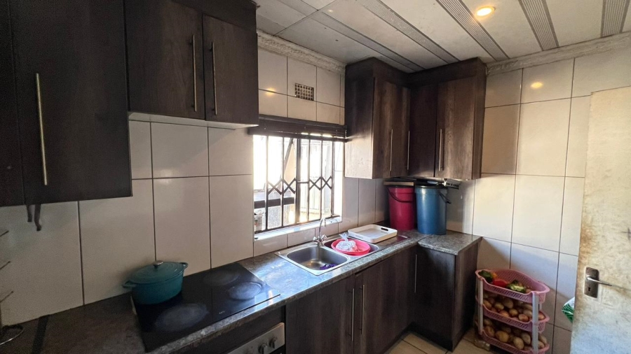 2 Bedroom Property for Sale in Etwatwa Gauteng