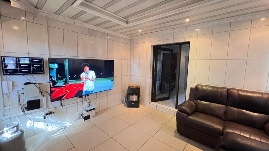 2 Bedroom Property for Sale in Etwatwa Gauteng