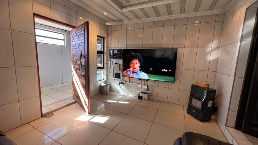 2 Bedroom Property for Sale in Etwatwa Gauteng