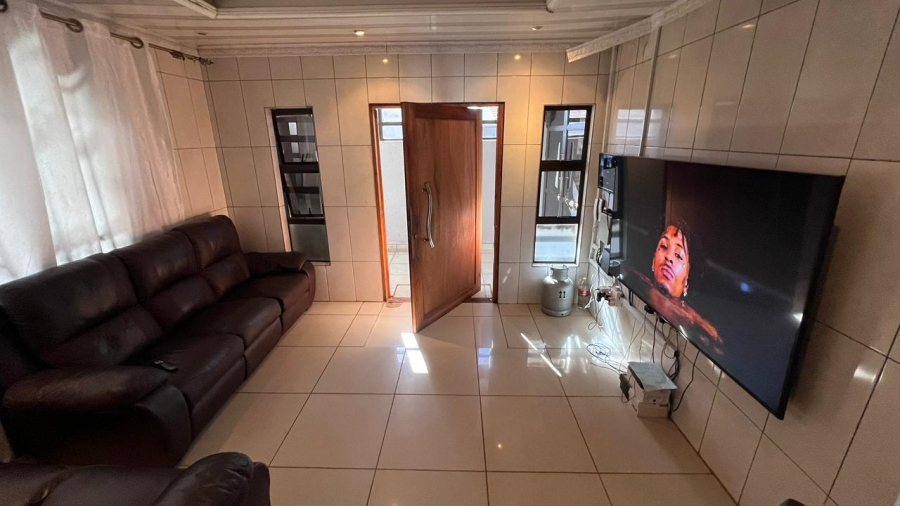 2 Bedroom Property for Sale in Etwatwa Gauteng