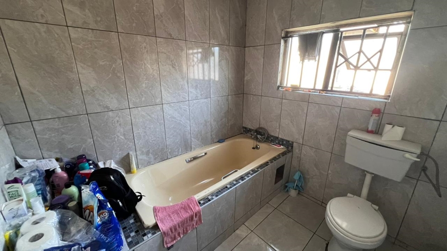 2 Bedroom Property for Sale in Etwatwa Gauteng