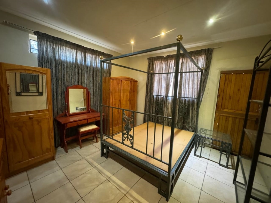 6 Bedroom Property for Sale in Klippoortje Gauteng