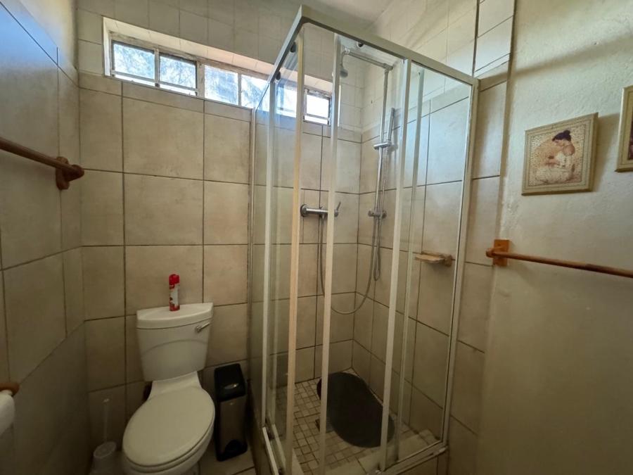 6 Bedroom Property for Sale in Klippoortje Gauteng