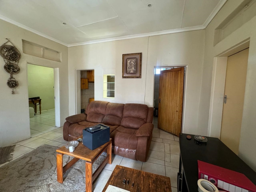 6 Bedroom Property for Sale in Klippoortje Gauteng