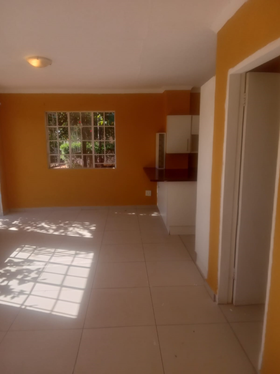 1 Bedroom Property for Sale in Glen Austin Gauteng