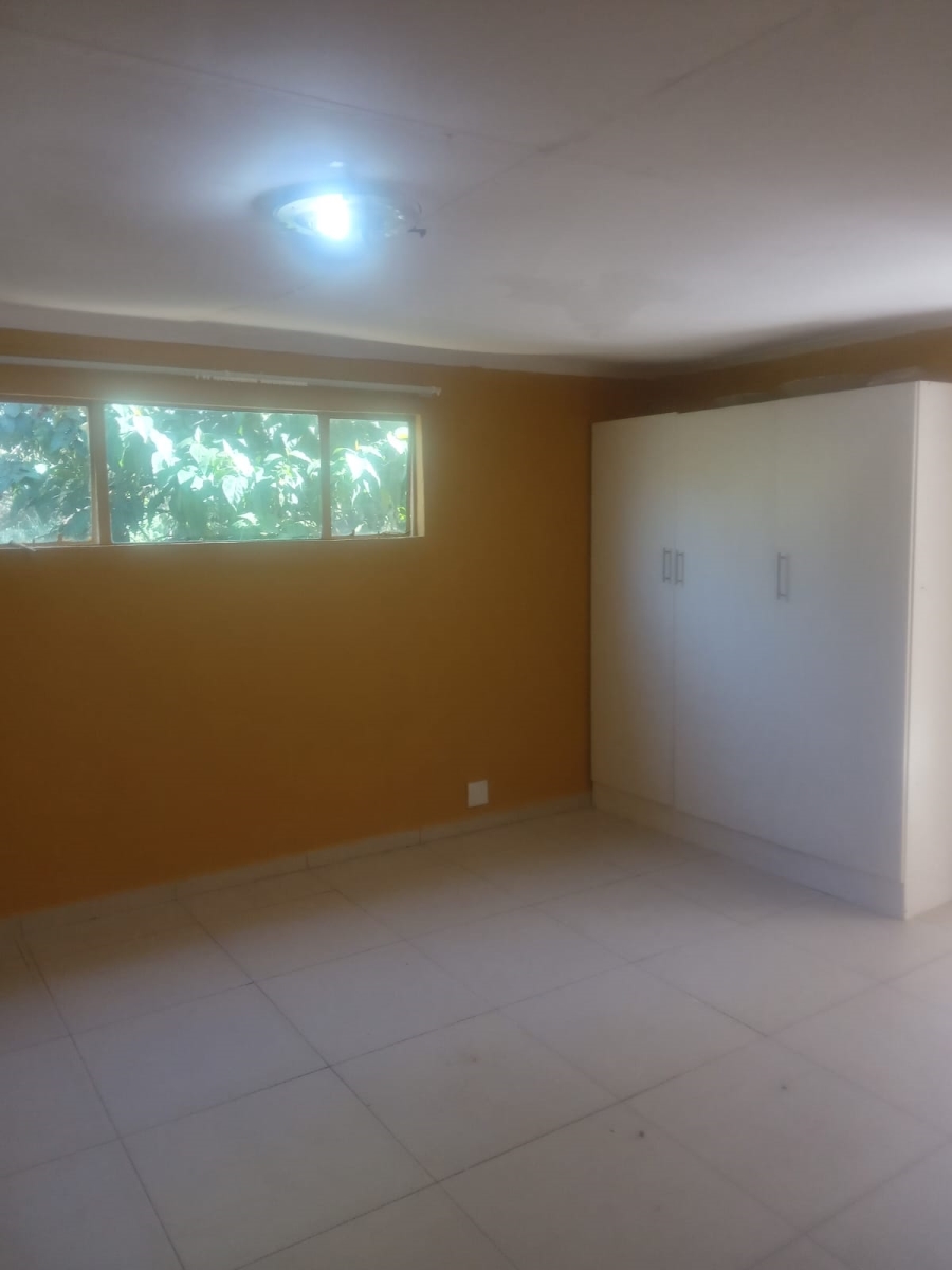 1 Bedroom Property for Sale in Glen Austin Gauteng