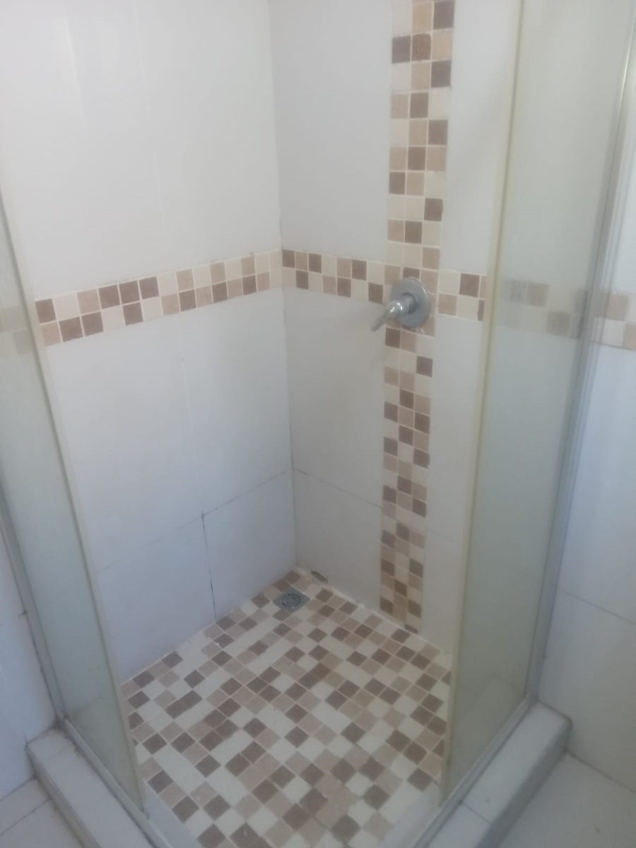 1 Bedroom Property for Sale in Glen Austin Gauteng