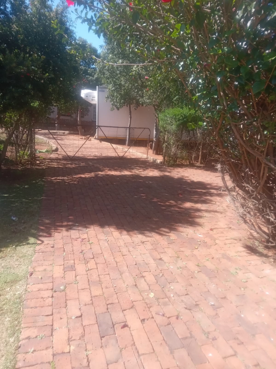 1 Bedroom Property for Sale in Glen Austin Gauteng